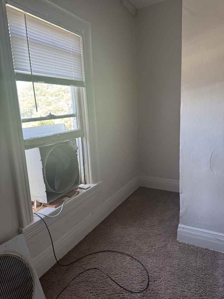 3051 Southeast #UP - Photo 4 of 13