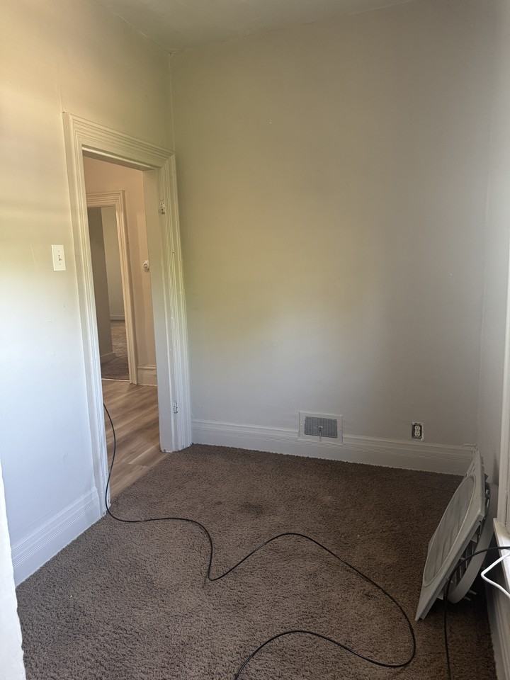 3051 Southeast #UP - Photo 2 of 13