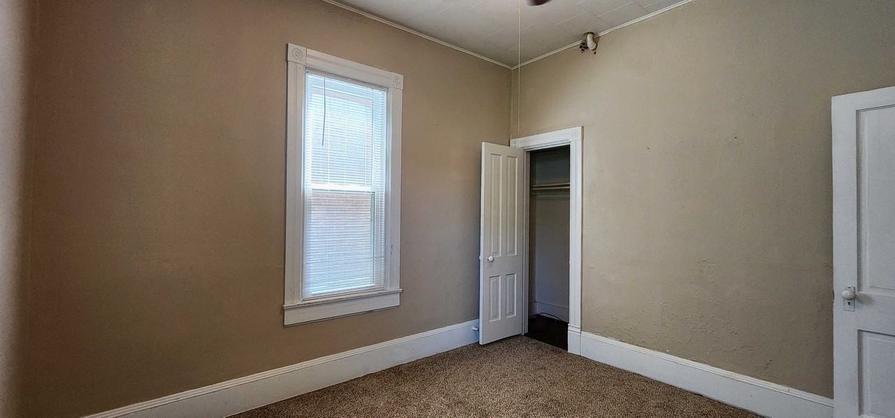 517 517/519 Avenue G - Photo 2 of 14