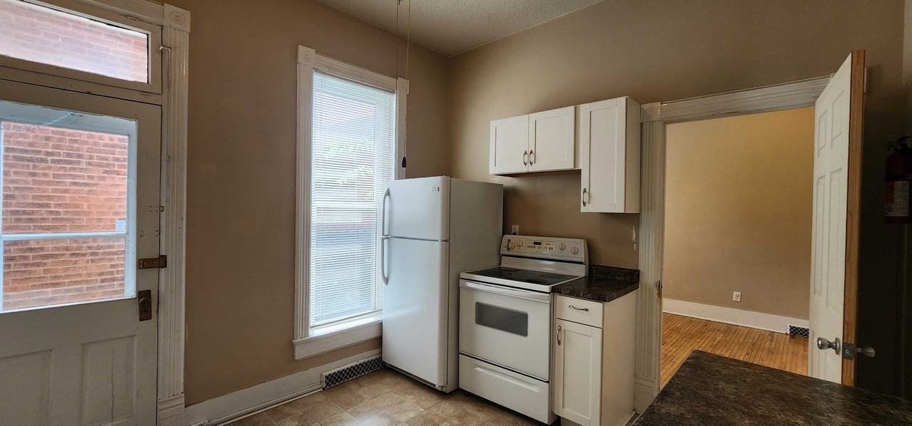 517 517/519 Avenue G - Photo 6 of 14