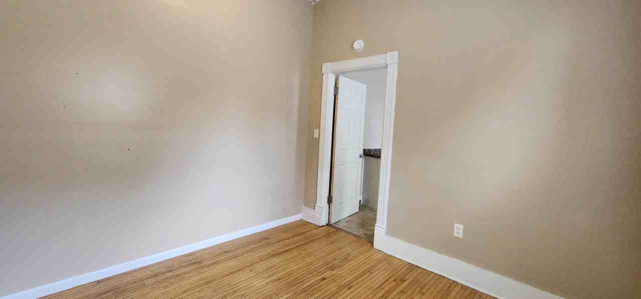 517 517/519 Avenue G - Photo 4 of 14