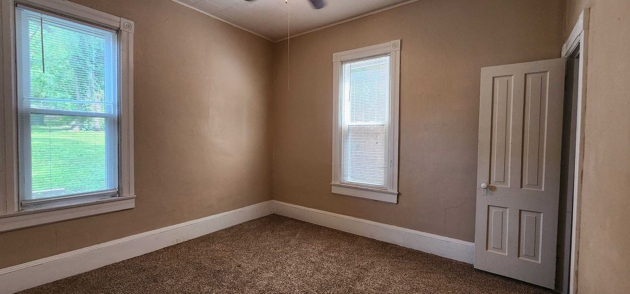 517 517/519 Avenue G - Photo 2 of 14