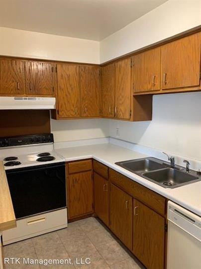 7673 E River Rd #1 - Photo 6 of 9