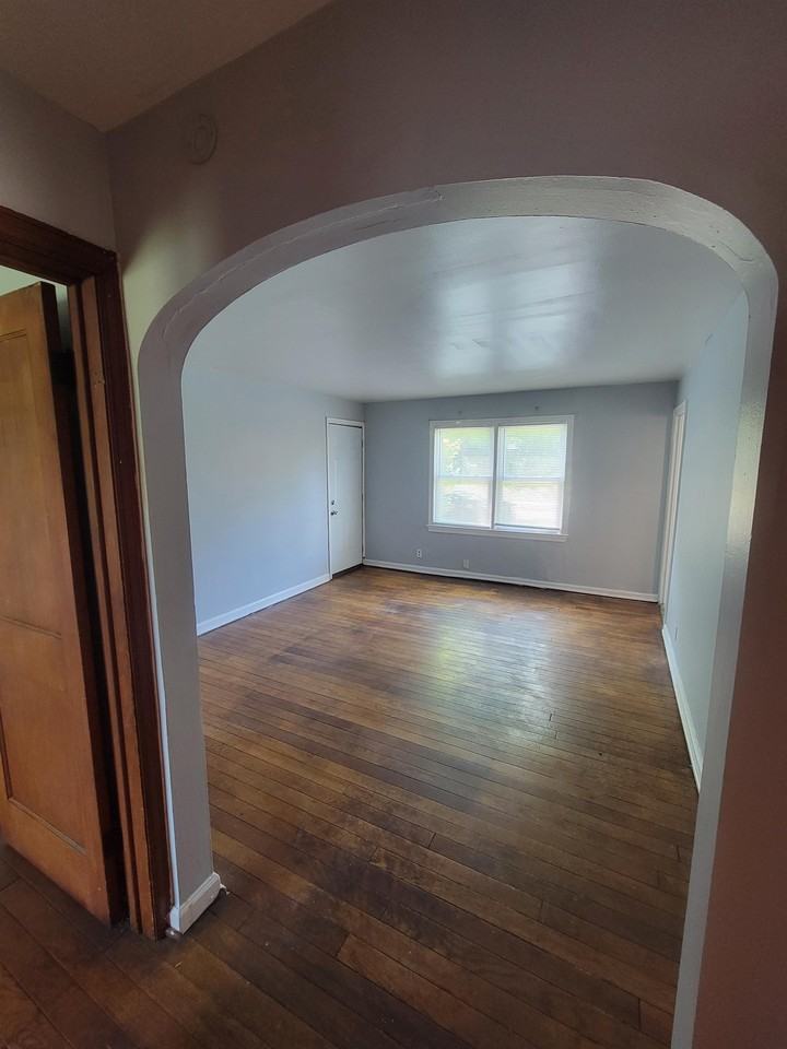 345 E Bruce Ave #1 - Photo 3 of 23