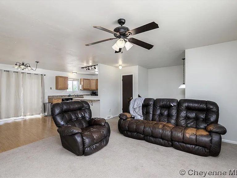 4518 Ontario Avenue - Photo 4 of 25