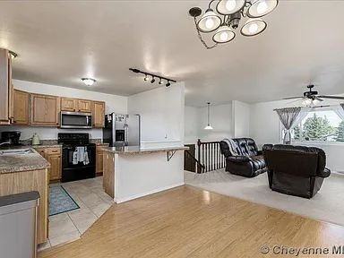 4518 Ontario Avenue - Photo 5 of 25