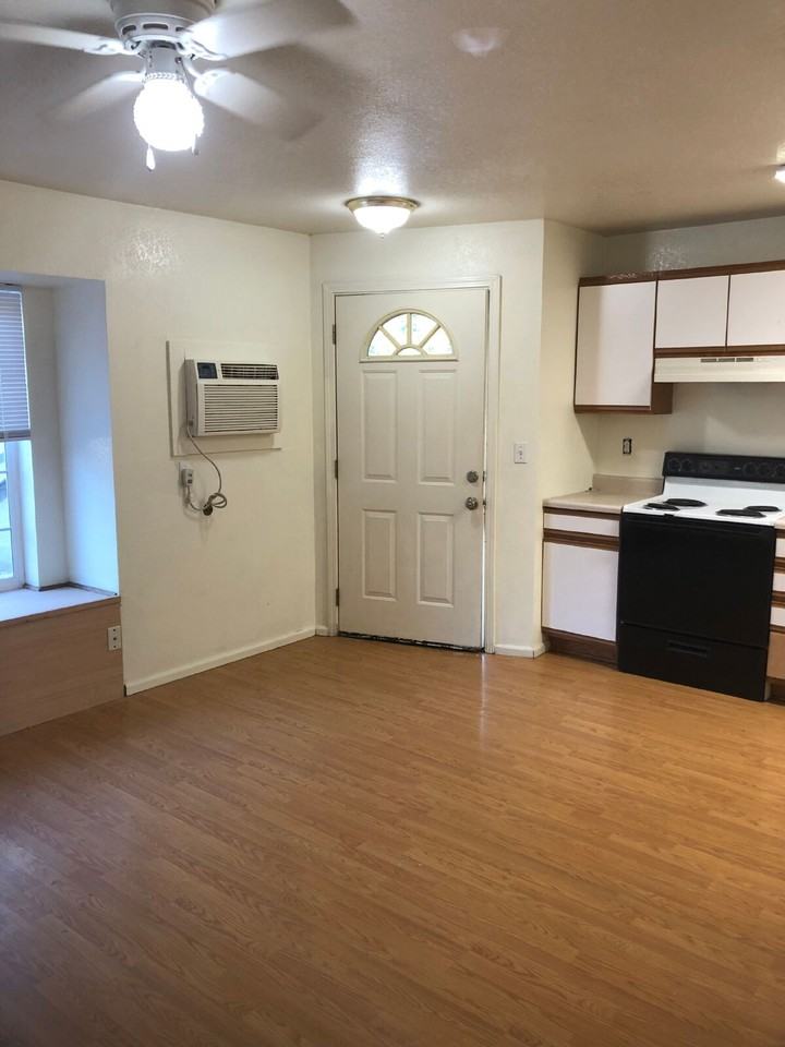 700 Ne Johnson St - Photo 2 of 9