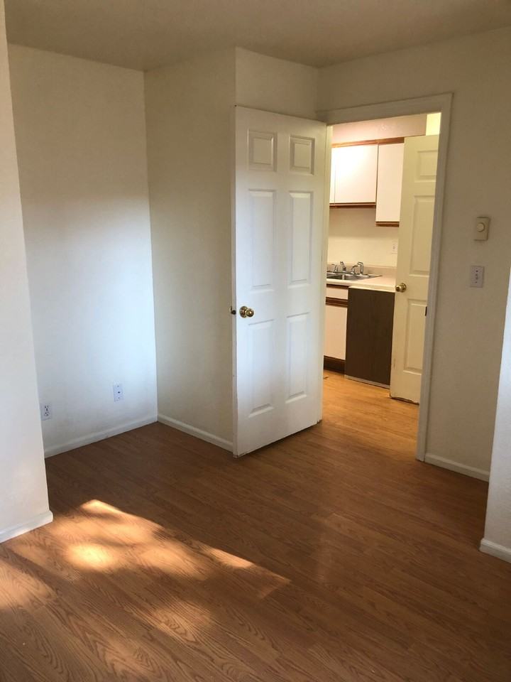 700 Ne Johnson St - Photo 6 of 9