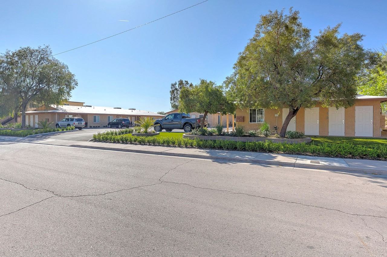 867 Del Rey Drive - Photo 2 of 7