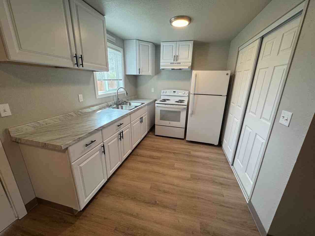 1716 Applegate St #3 - Photo 5 of 12