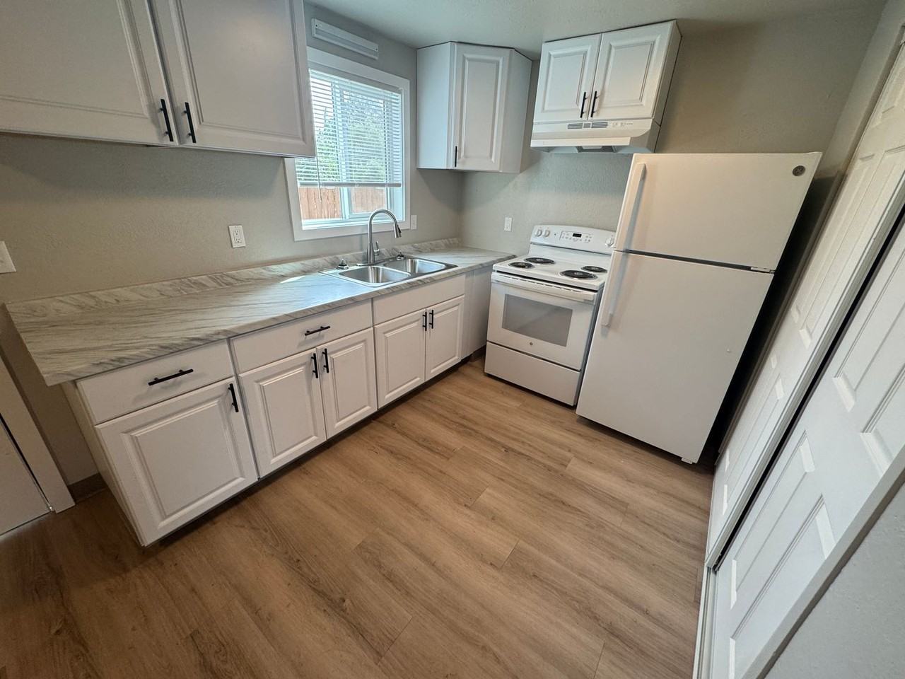 1716 Applegate St #3 - Photo 6 of 12