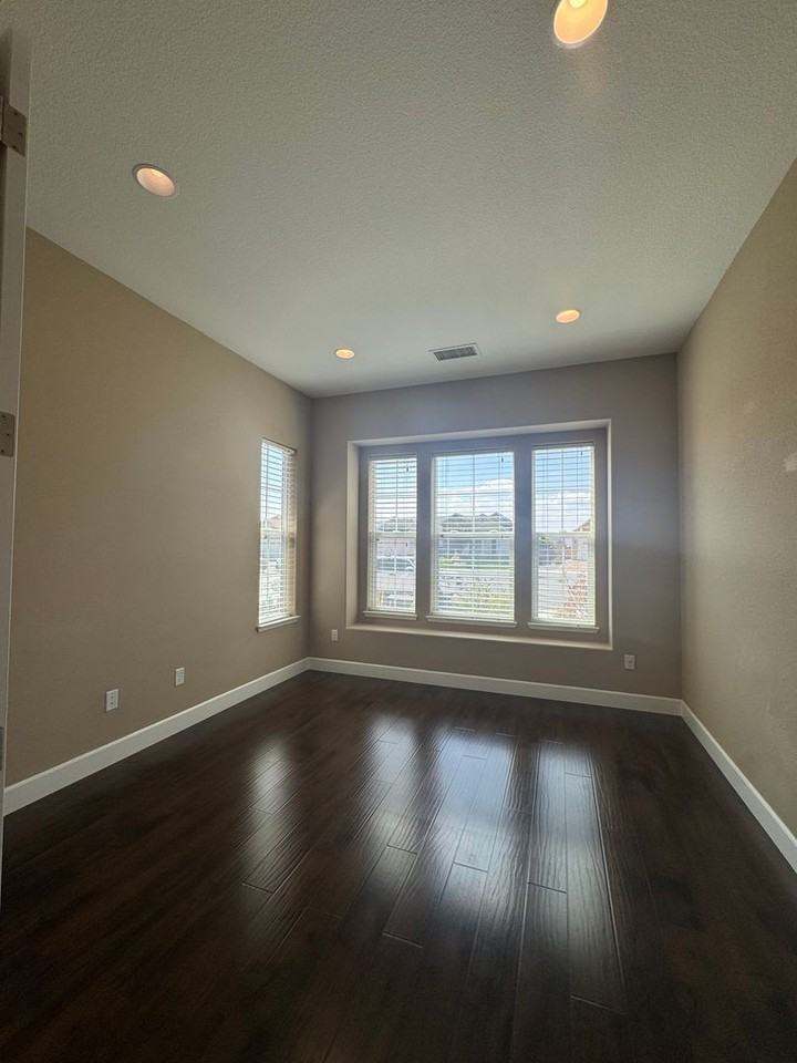 11750 Rustic Ridge Ct - Photo 3 of 50