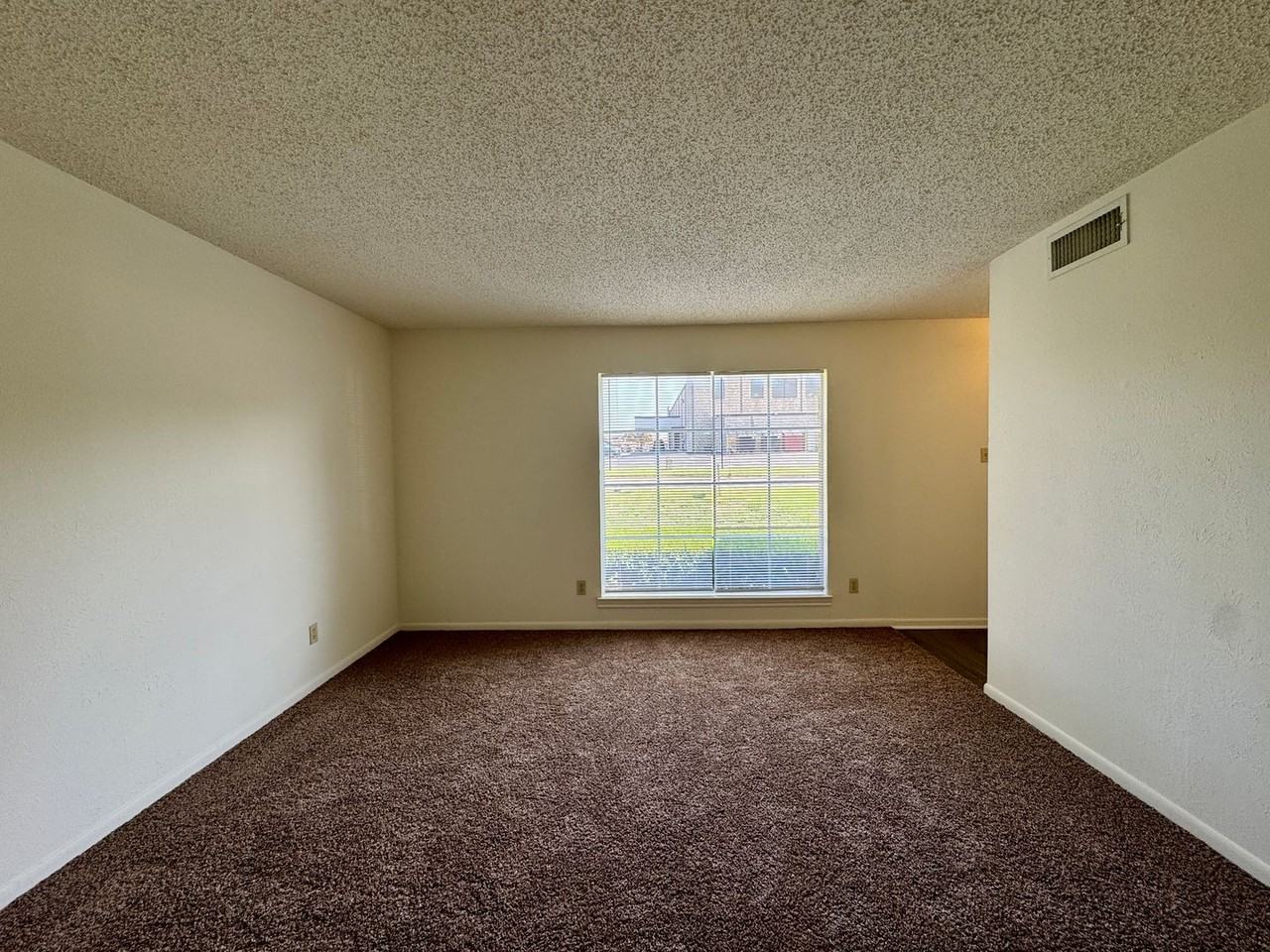 6705 Alford Dr - Photo 4 of 12