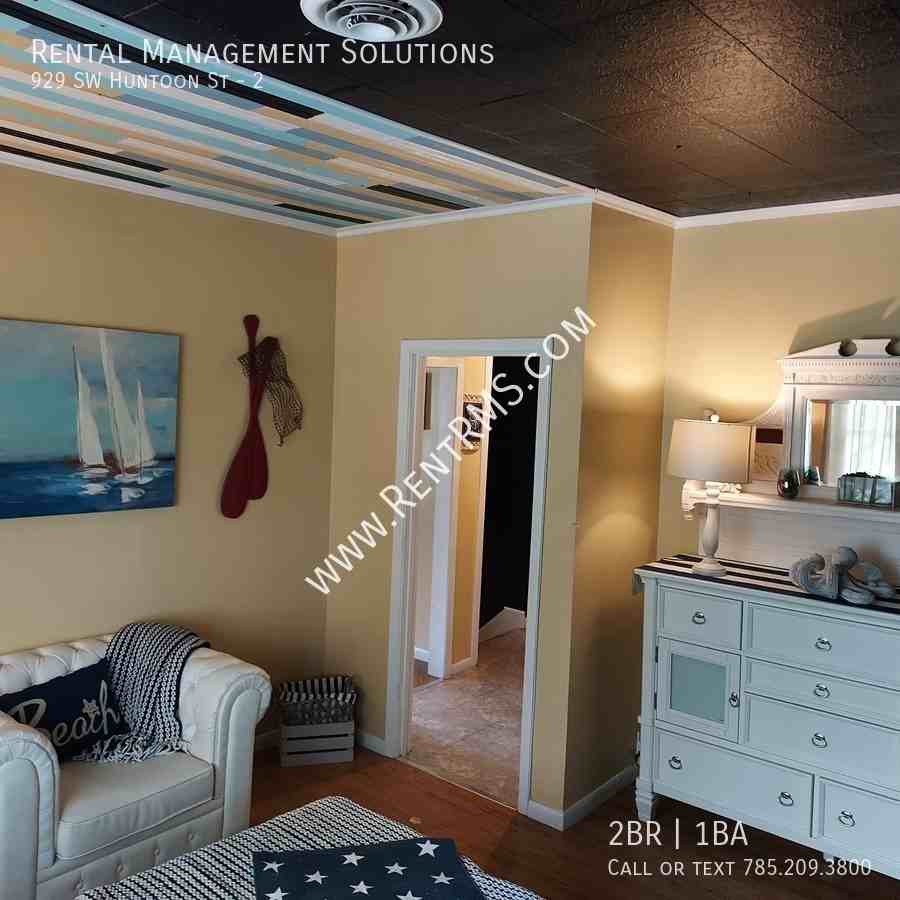 929 Southwest Huntoon Street #2 - Photo 4 of 23