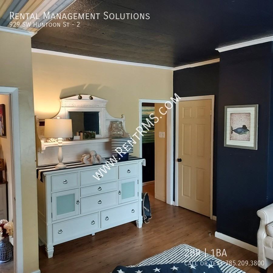 929 Southwest Huntoon Street #2 - Photo 5 of 23