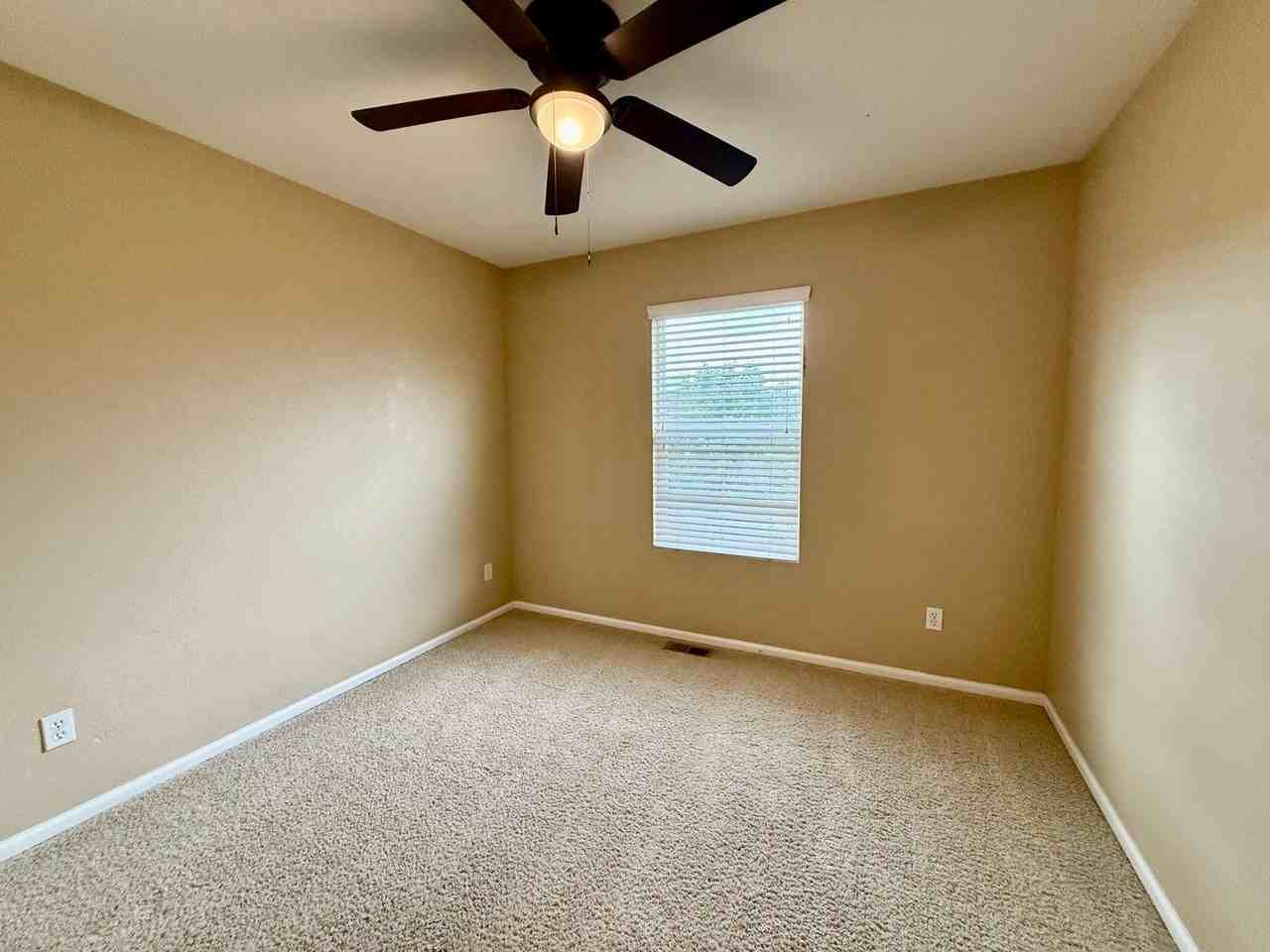 2512 Sierra Springs Dr - Photo 3 of 16