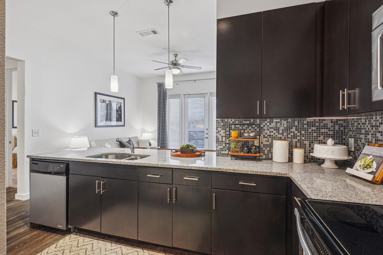 Meridian Medical District - Photo 3 of 42