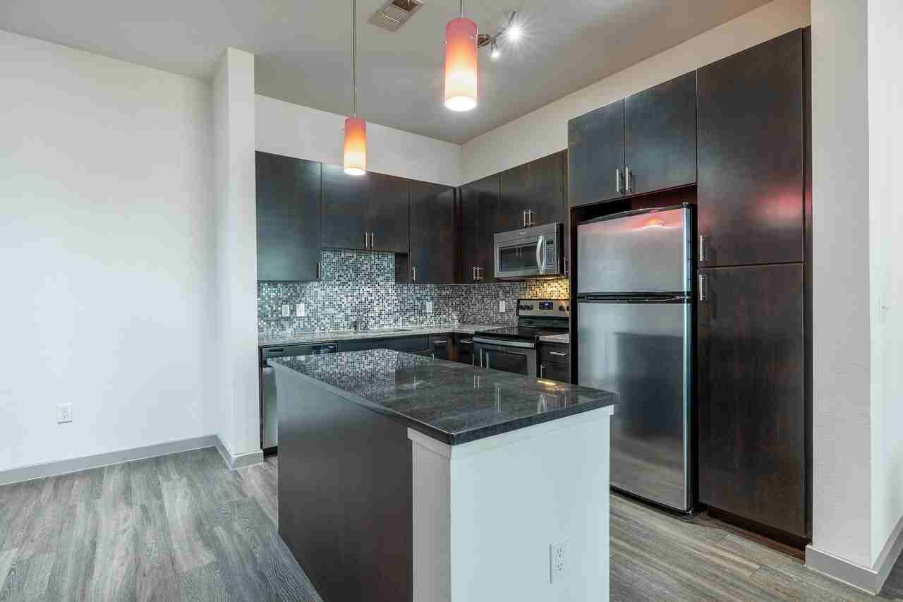 Meridian Medical District - Photo 5 of 42