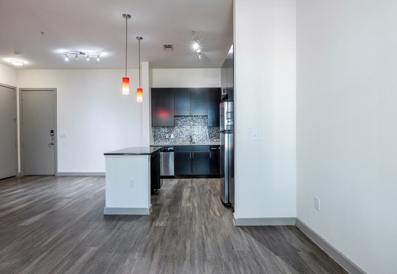 Meridian Medical District - Photo 6 of 42