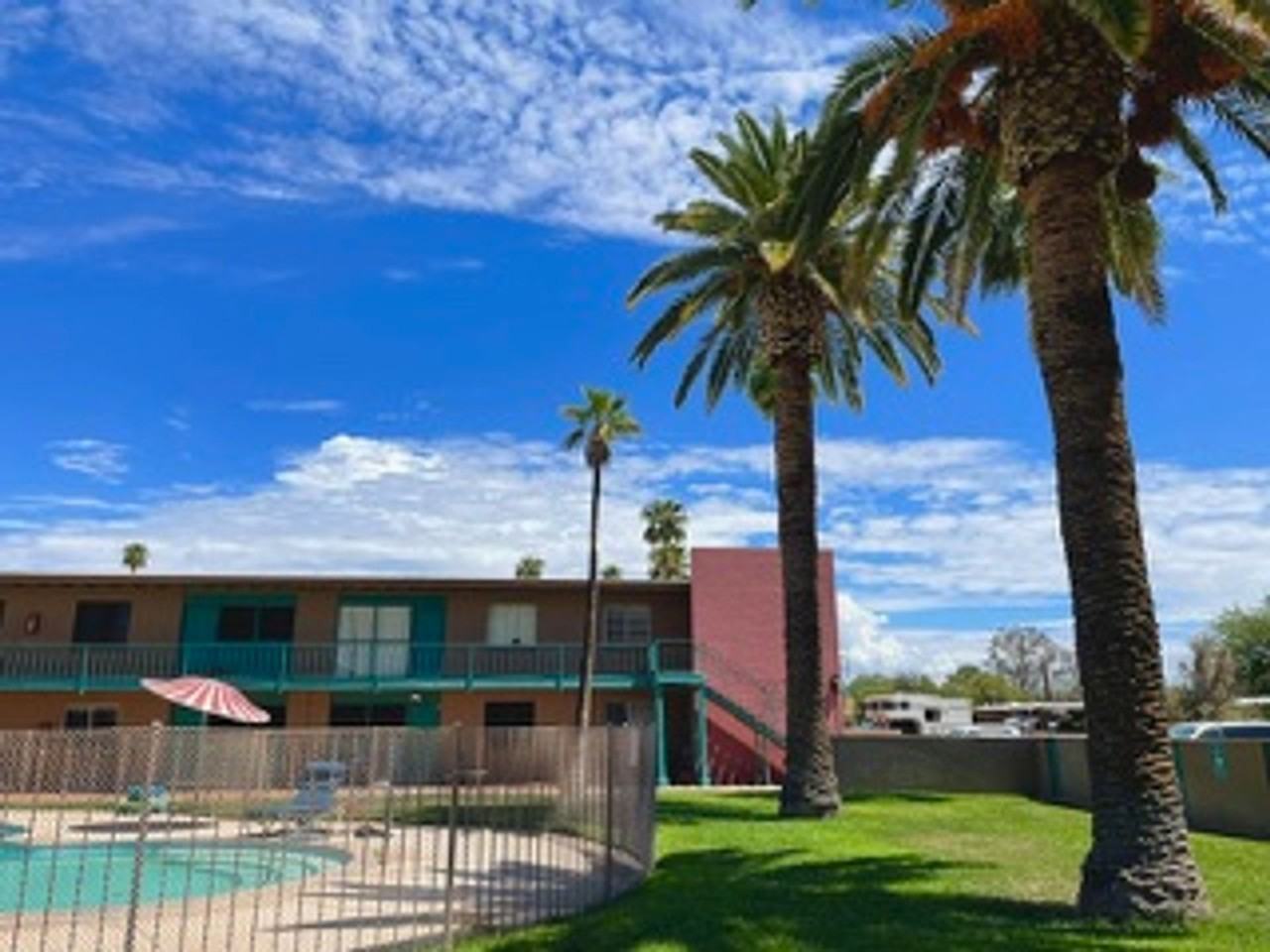 Royal Palms Apartments - Photo 4 of 10
