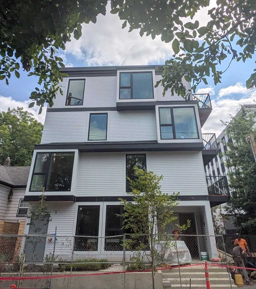 Joice Taylor - Photo 2 of 6