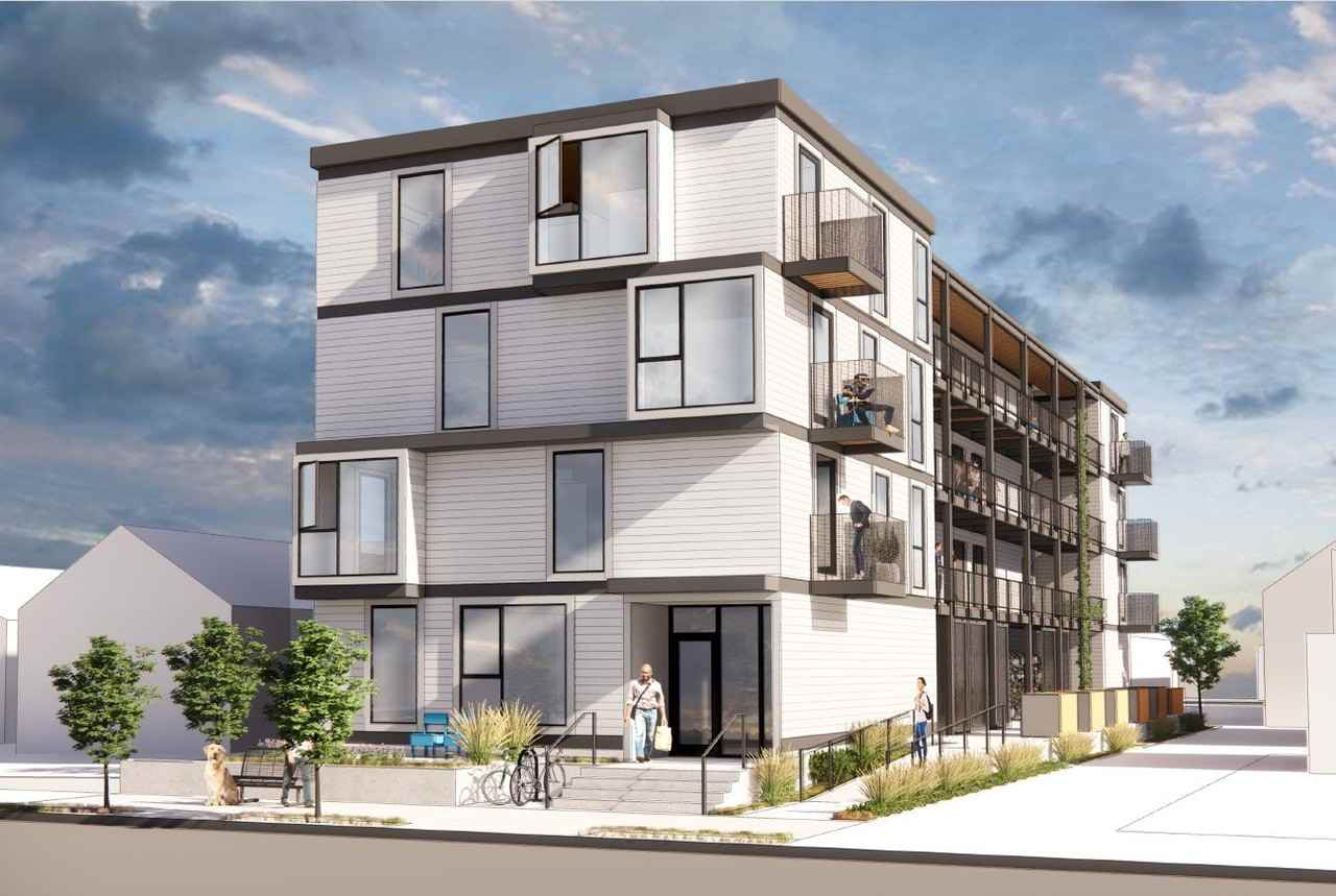 Joice Taylor - Photo 3 of 6