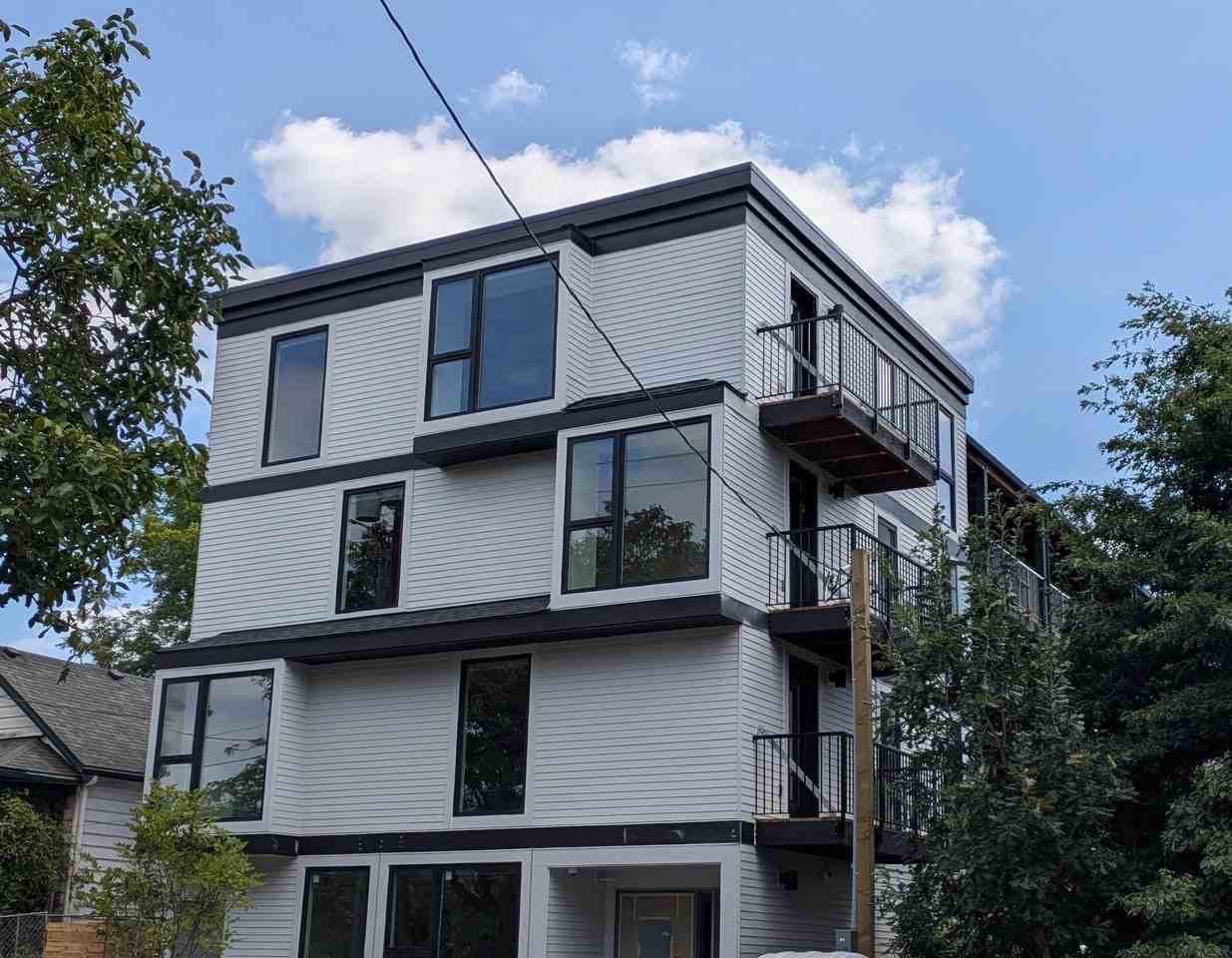 Joice Taylor - Photo 4 of 6