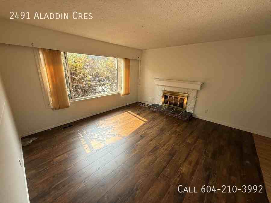 2491 Aladdin Cres - Photo 3 of 13