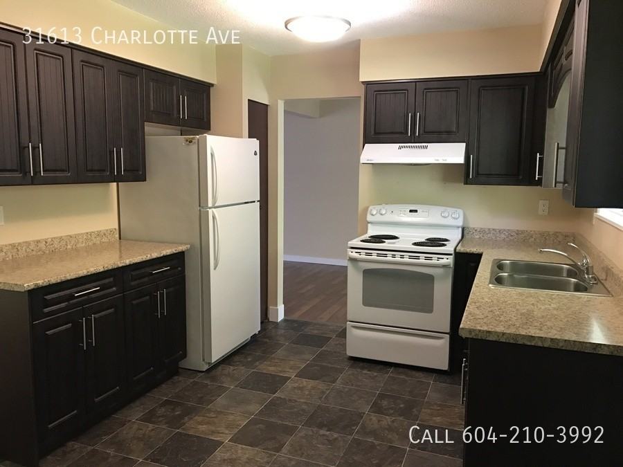 31613 Charlotte Ave - Photo 5 of 19