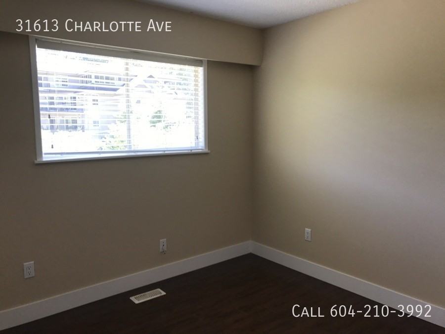 31613 Charlotte Ave - Photo 7 of 19