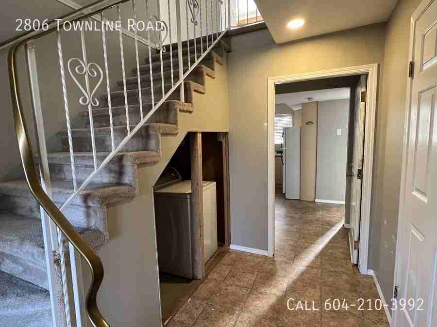 2806 Townline Rd - Photo 2 of 32