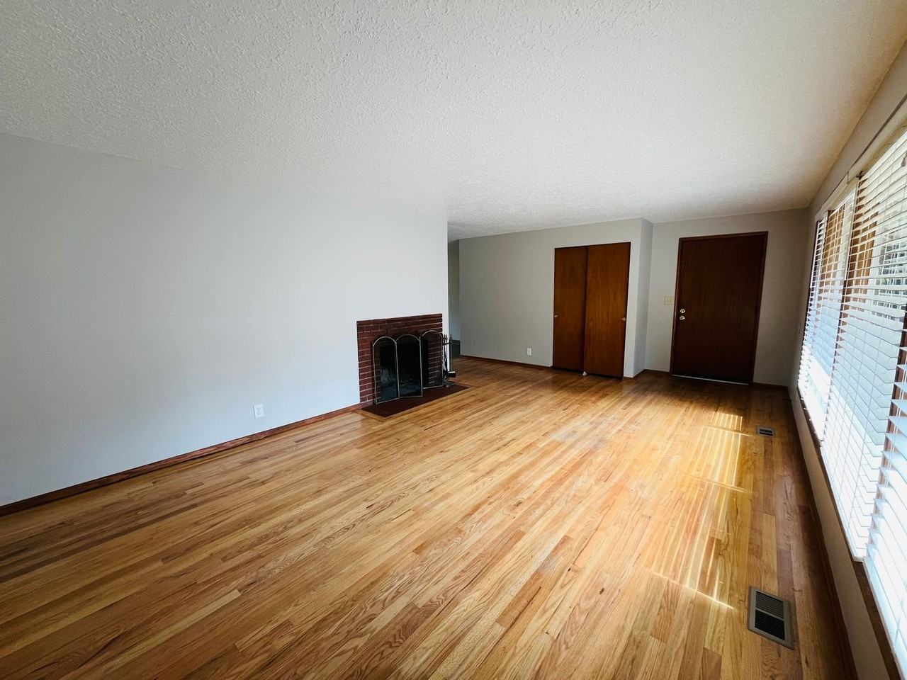 1519 Spruce St - Photo 3 of 27