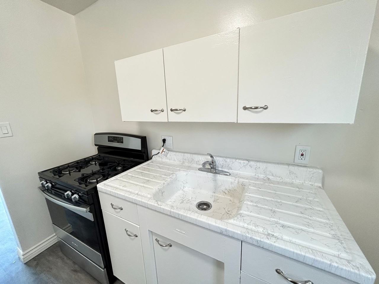 12006 Bellflower Blvd - Photo 2 of 7