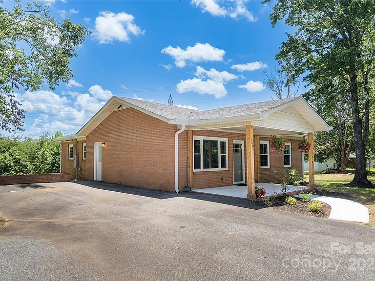 109 Avery Dr - Photo 3 of 5