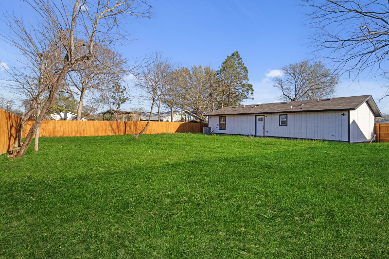 107 Goodhue Ave - Photo 2 of 11