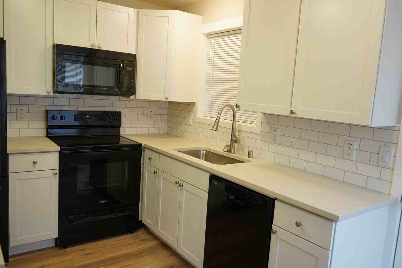 1410 E 30th St - Photo 4 of 13