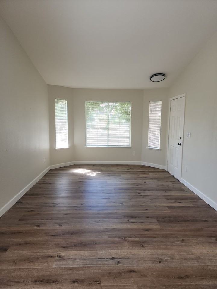 4301 Castle Cary Ln - Photo 3 of 29