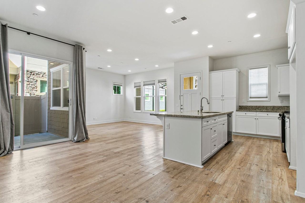 210 W Tribella Ct - Photo 2 of 17