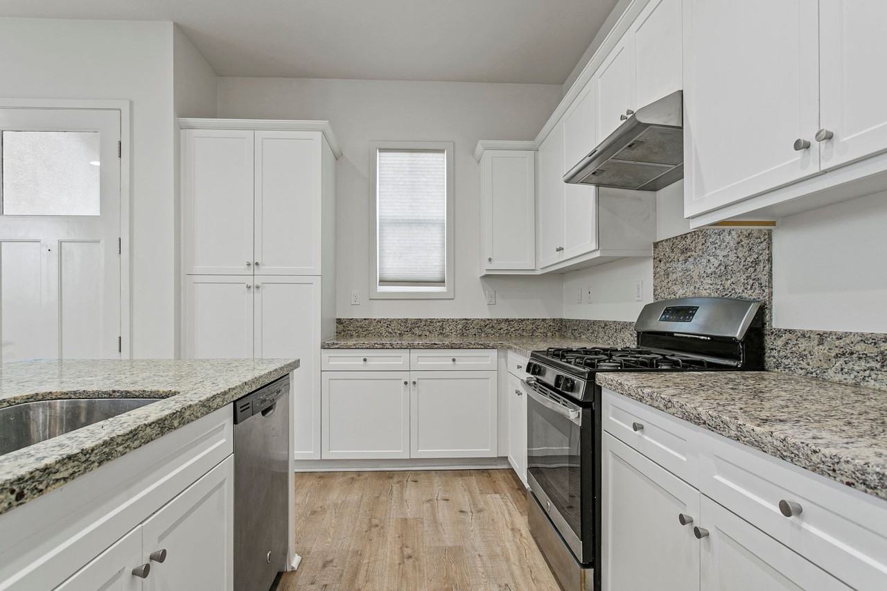 210 W Tribella Ct - Photo 5 of 17