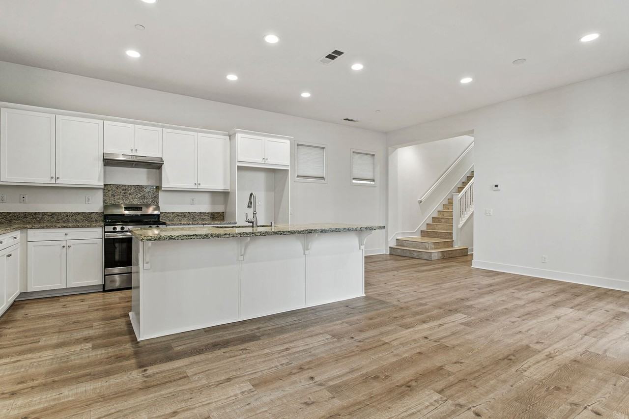 210 W Tribella Ct - Photo 6 of 17