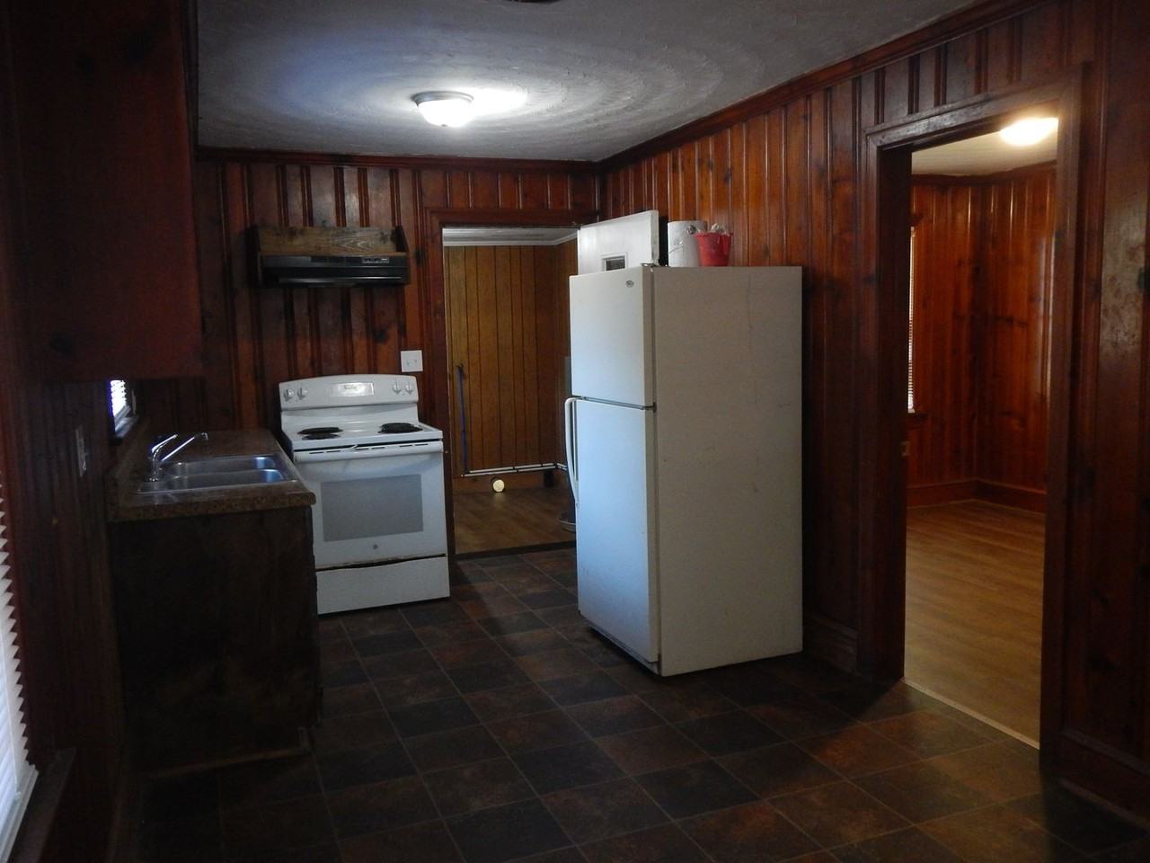 1024 Proctor Street - Photo 3 of 9