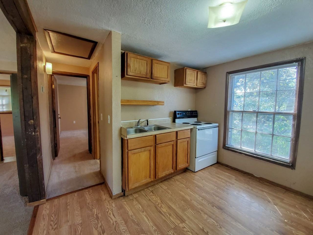 310 E Washington St - Photo 3 of 30