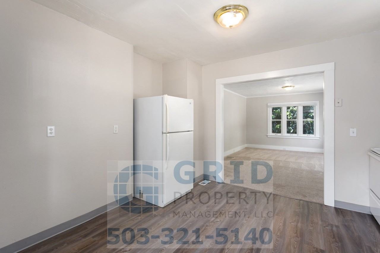 5519 Se 61st Ave - Photo 4 of 30