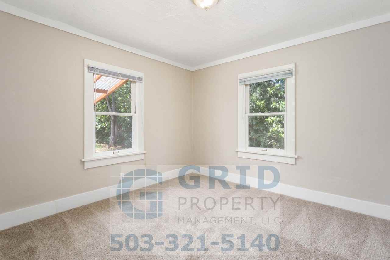 5519 Se 61st Ave - Photo 6 of 30