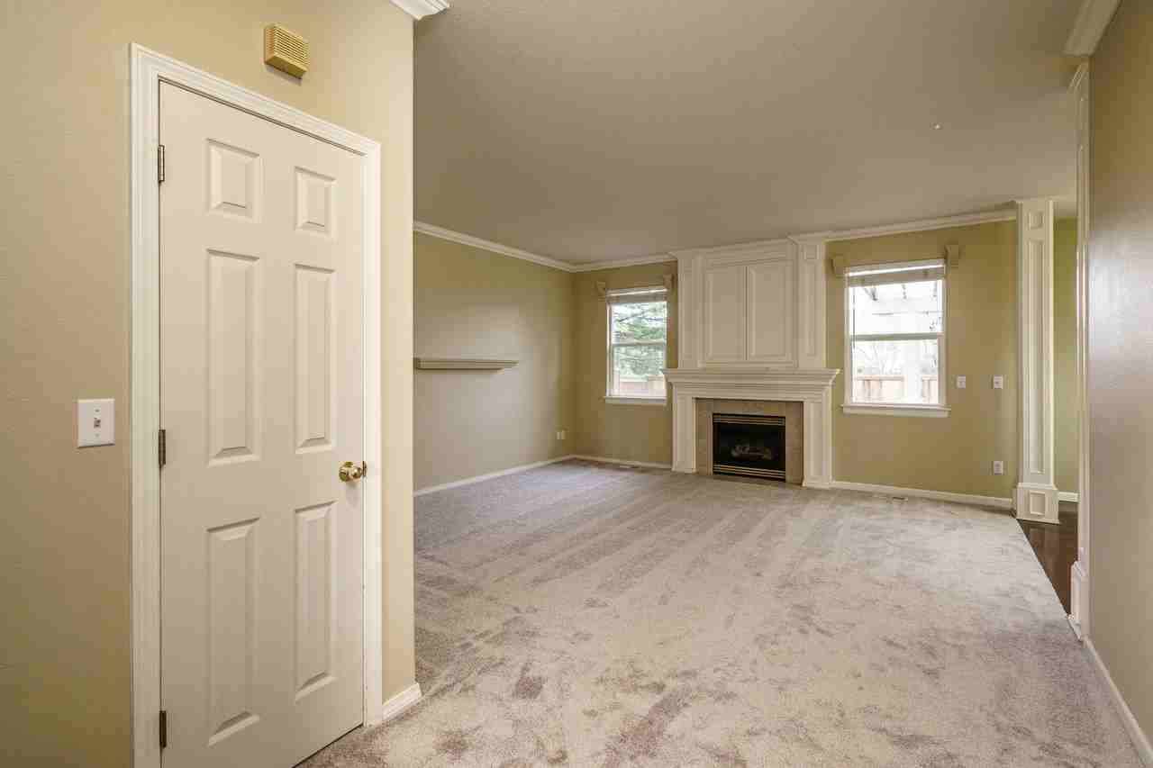 18816 Southeast 21st Street - Photo 2 of 31