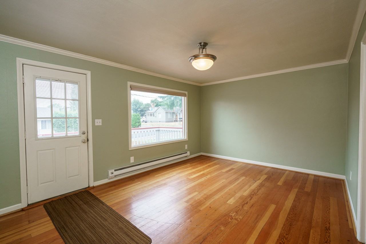 1305 Z St - Photo 2 of 20