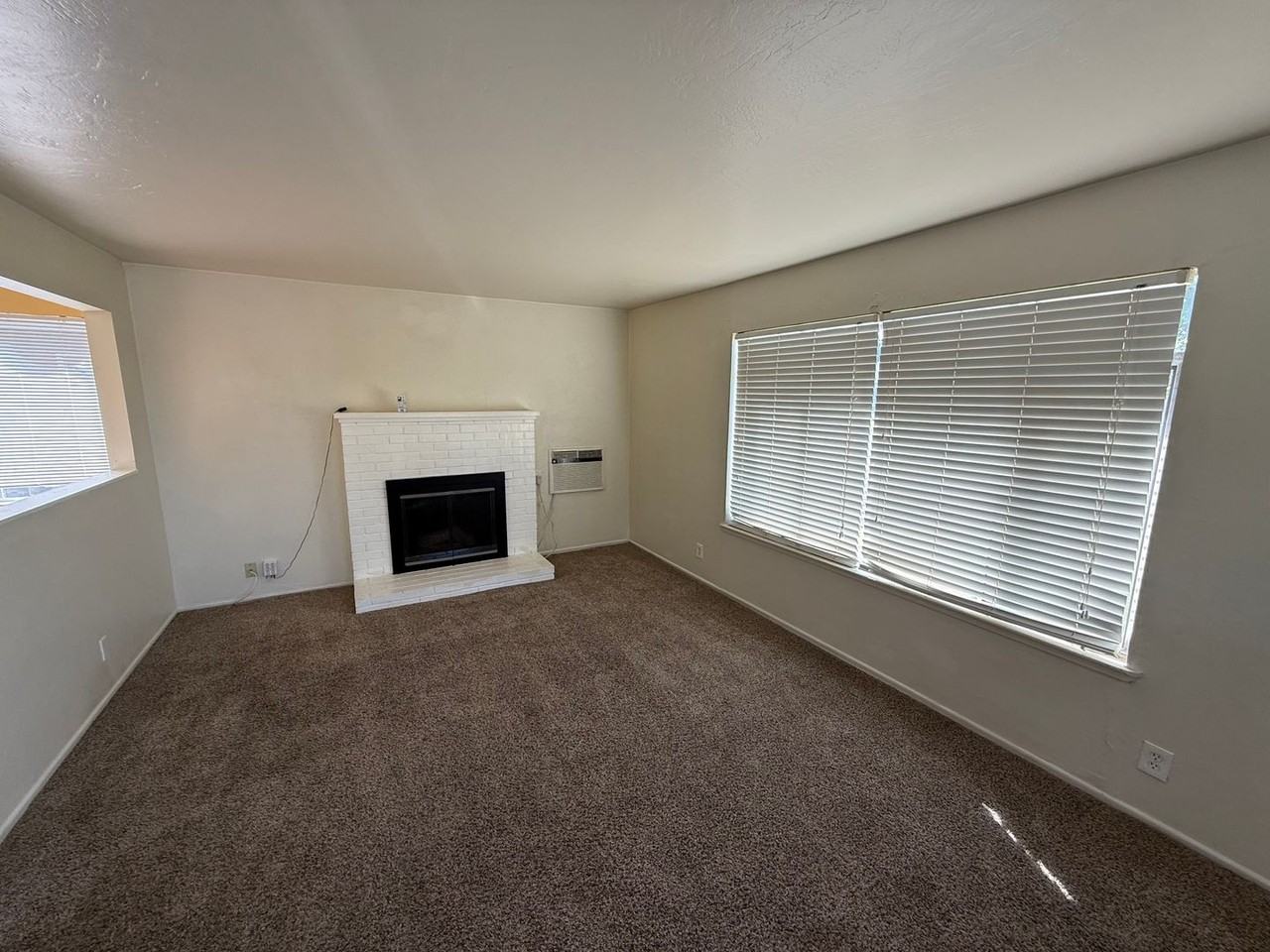 1612 Norfolk Ave - Photo 2 of 7