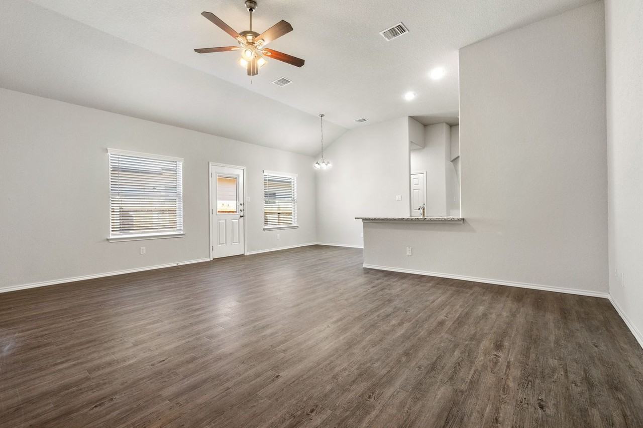 5511 Haven Spgs #1 - Photo 2 of 13