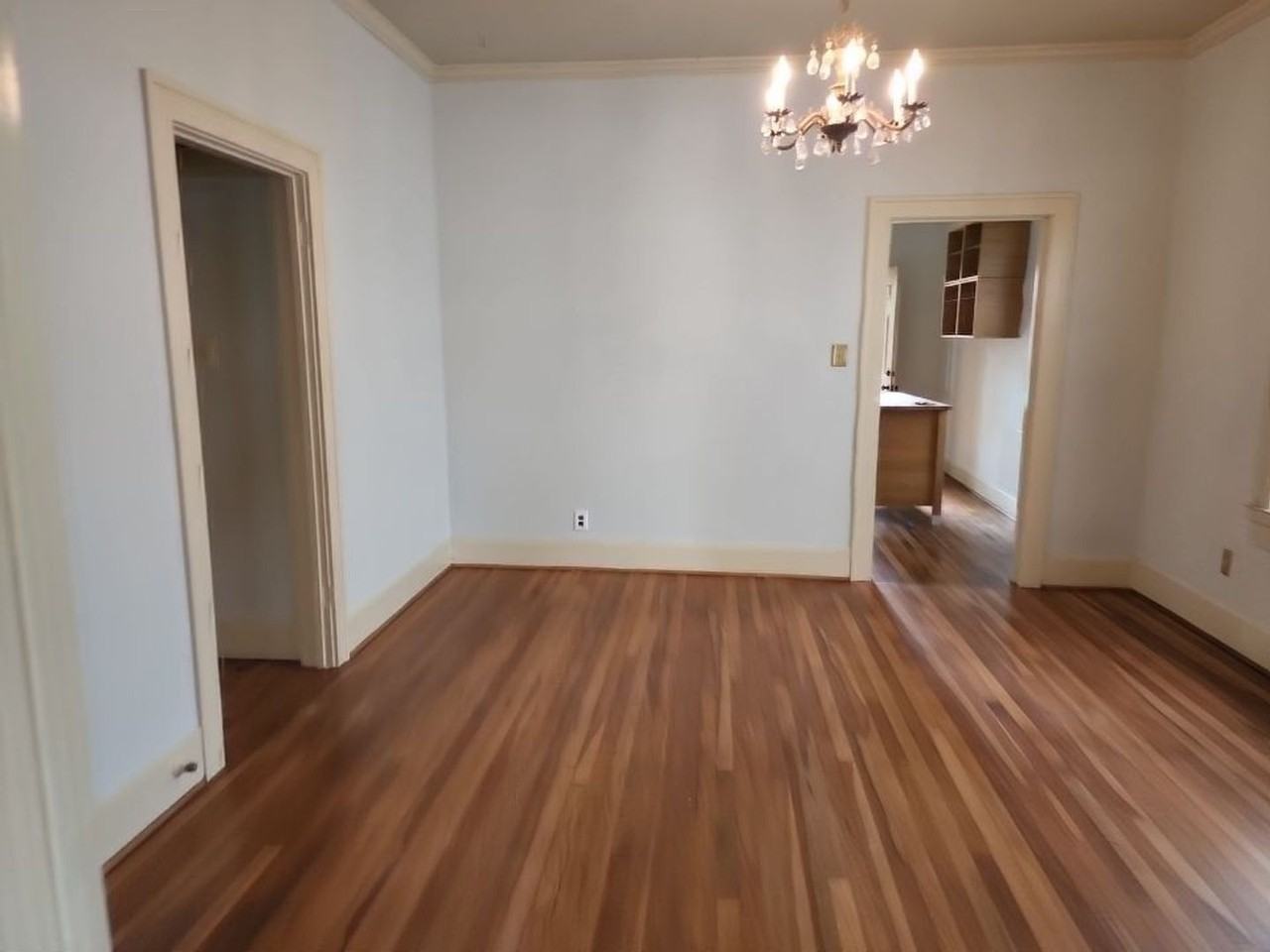 4716 Crawford St - Photo 4 of 15