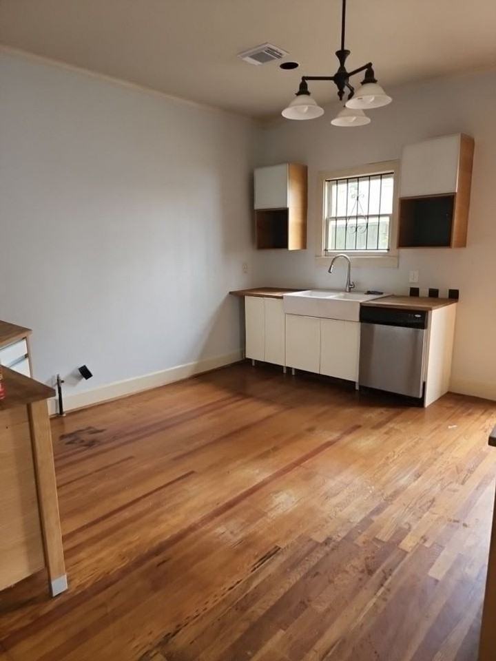 4716 Crawford St - Photo 5 of 15